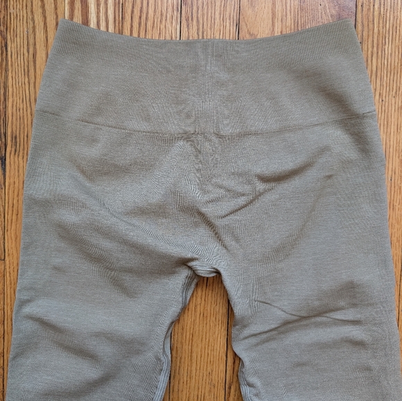 Amplify Leggings - Picture 3 of 6